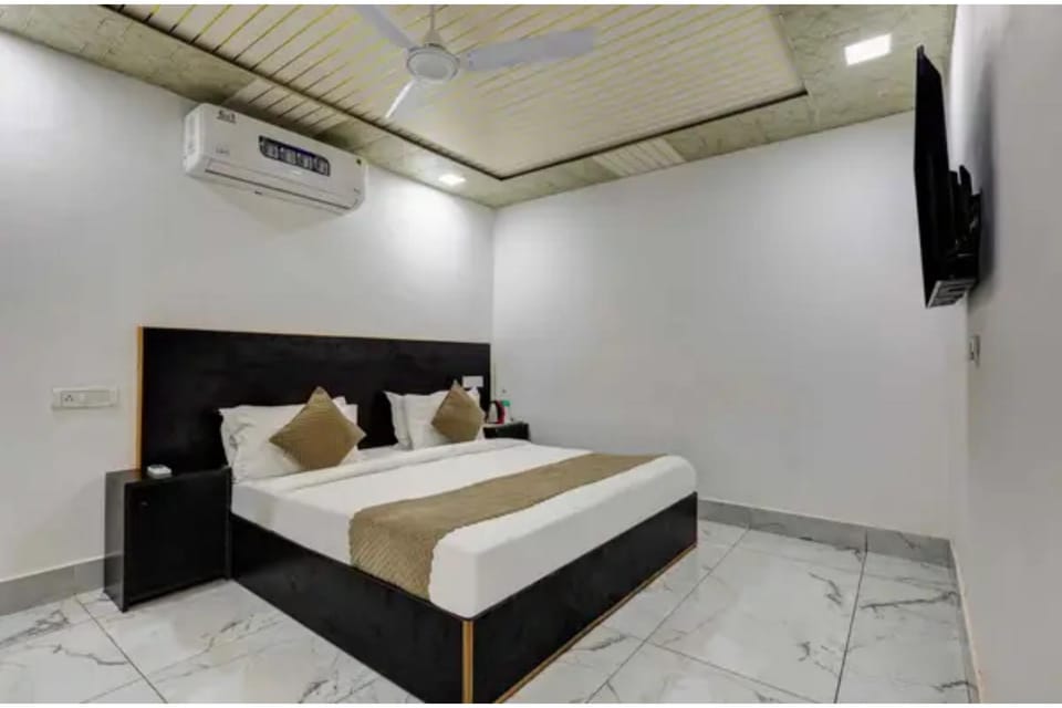 FabHotel Premium Villa Devli Hotel in New Delhi