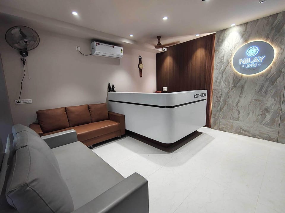 POP 84886G Nilay Inn Hotel in Maharashtra