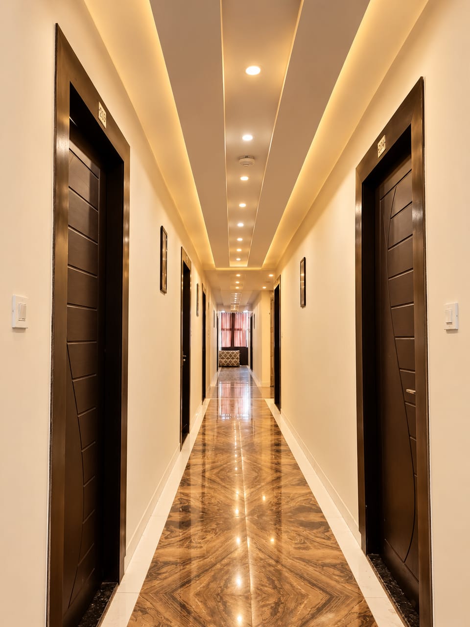 ARIVOO. Hotel Celebration Inn Hotel in India