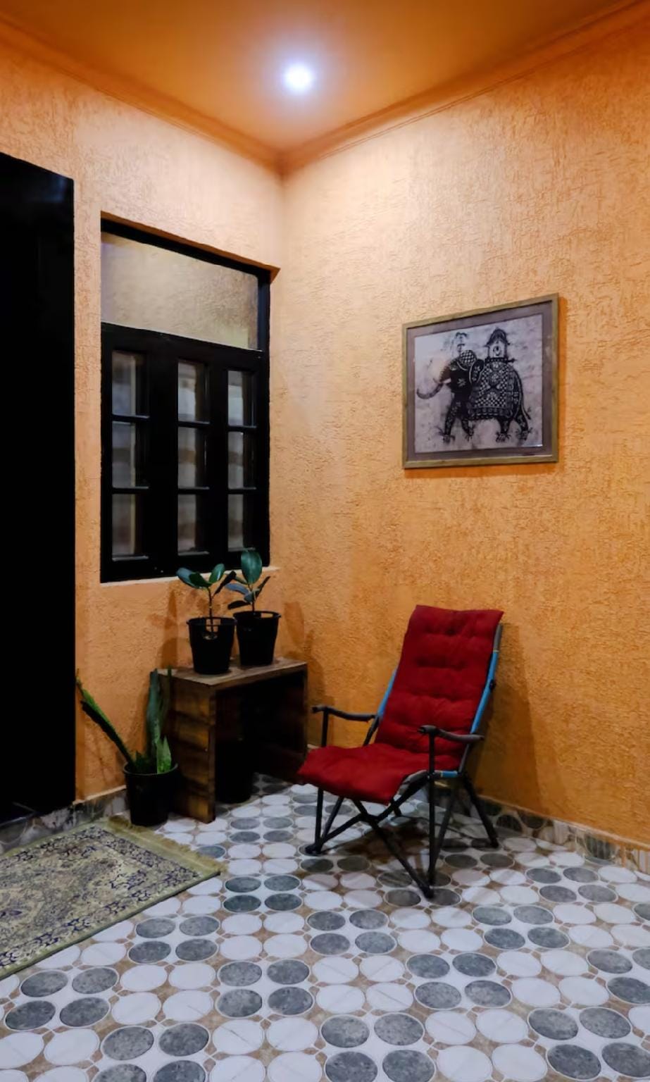 | 2BHK | Pineapple Earth | Entire Floor | Hotel in Lucknow