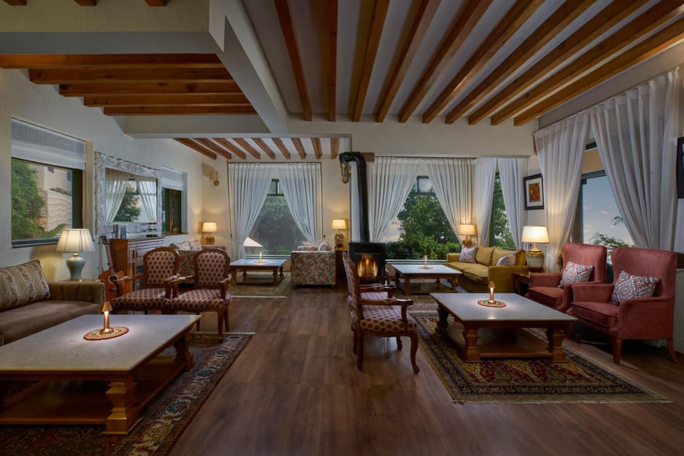 Larisa Resort Mussoorie Hotel in Uttarakhand