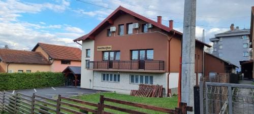 Prenociste-Sobe-Rooms-Aman Inn in Lika-Senj County