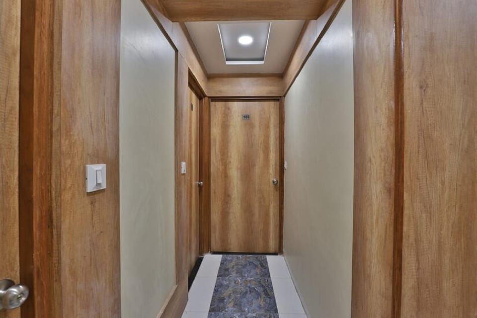 Hotel Shreenath Hotel in Ahmedabad