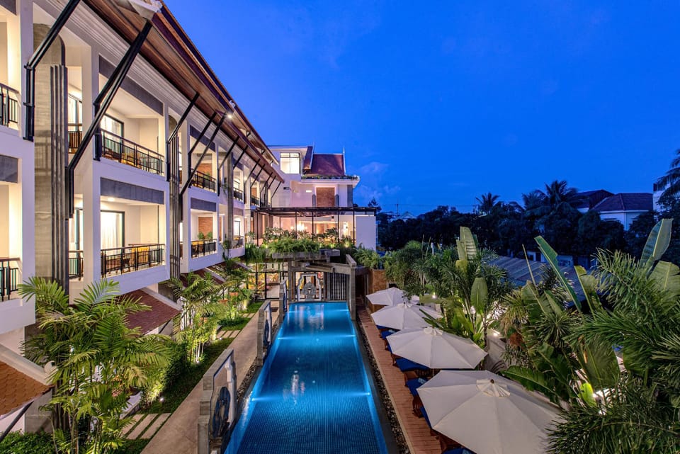 Swimming pool [outdoor]