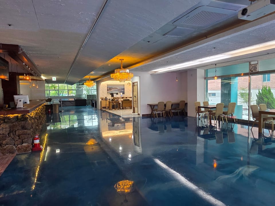 속초로컬브릿지 Motel in South Korea