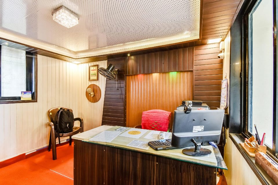SPOT ON Dhan palace lodge Hotel in Maharashtra