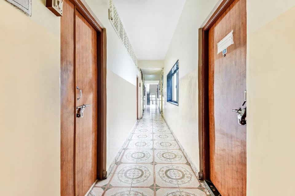 SPOT ON Dhan palace lodge Hotel in Maharashtra
