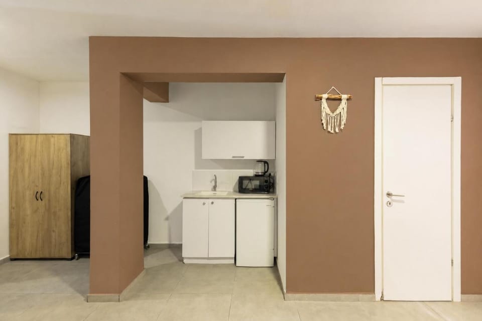 Localz House- Trumpeldor Beach Apartment hotel in Tel Aviv-Yafo