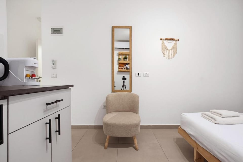 Localz House- Trumpeldor Beach Apartment hotel in Tel Aviv-Yafo