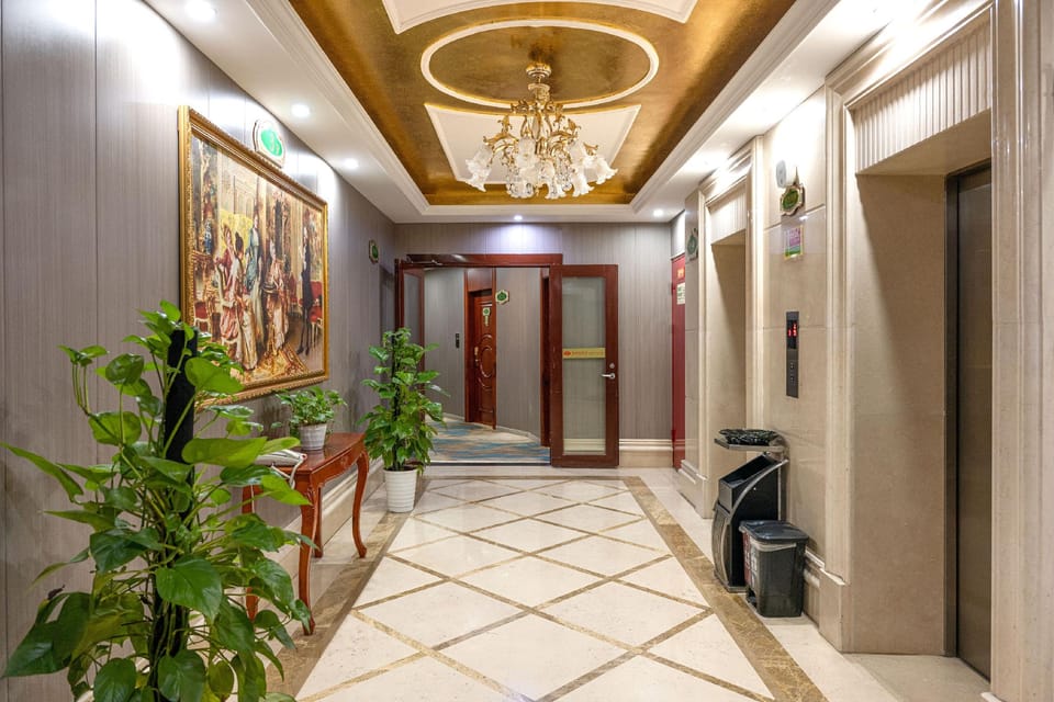 Vienna Hotel Shanghai Hongqiao Hub Jindu Road Hotel in Shanghai