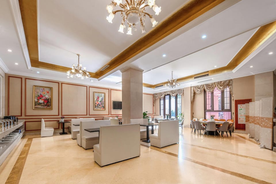 Vienna Hotel Shanghai Hongqiao Hub Jindu Road Hotel in Shanghai