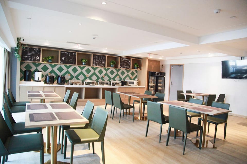 Vienna 3 Best Hotel Jiangsu Xuzhou Xinyi Beijing Road High-Speed Railway Station Hotel in Jiangsu