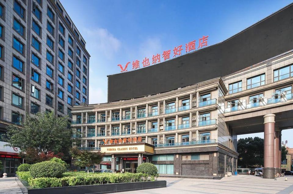 Vienna Classic Hotel Shanghai Fengxian Nanqiao Jinhaihu Metro Station Hotel in Shanghai