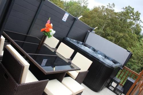 Moonlight Ridge -2 bedroom lodge with hot tub Lodge in England