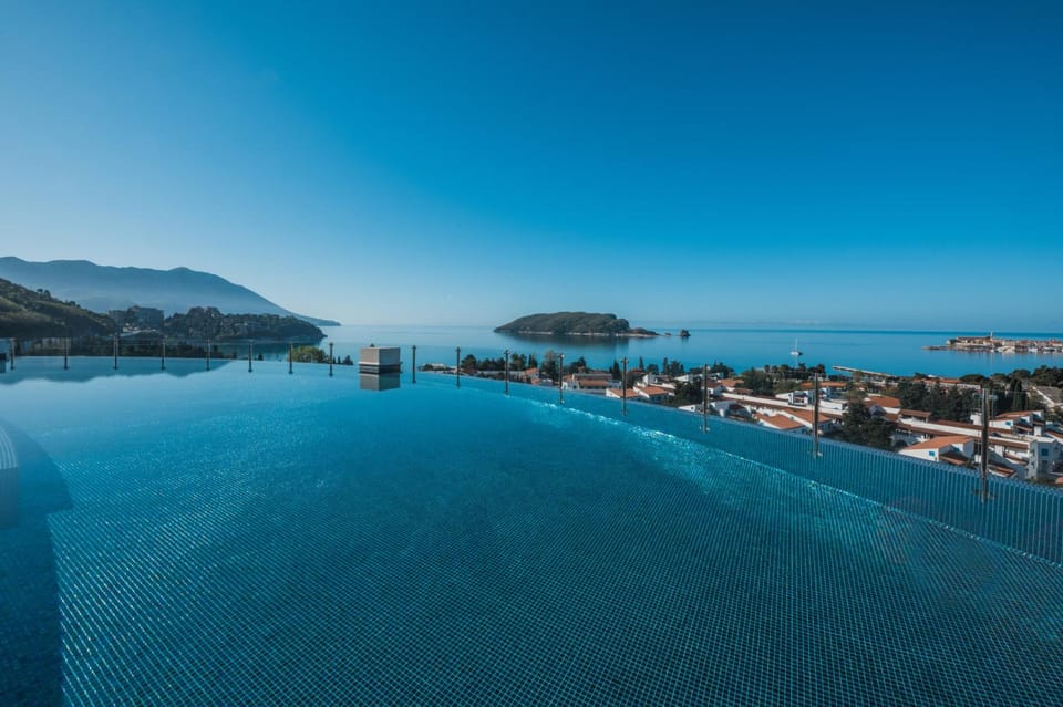 Iberostar Waves Slavija Hotel in Budva