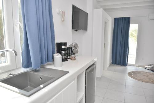 Blue Paradise Apartments Hotel in Naxos