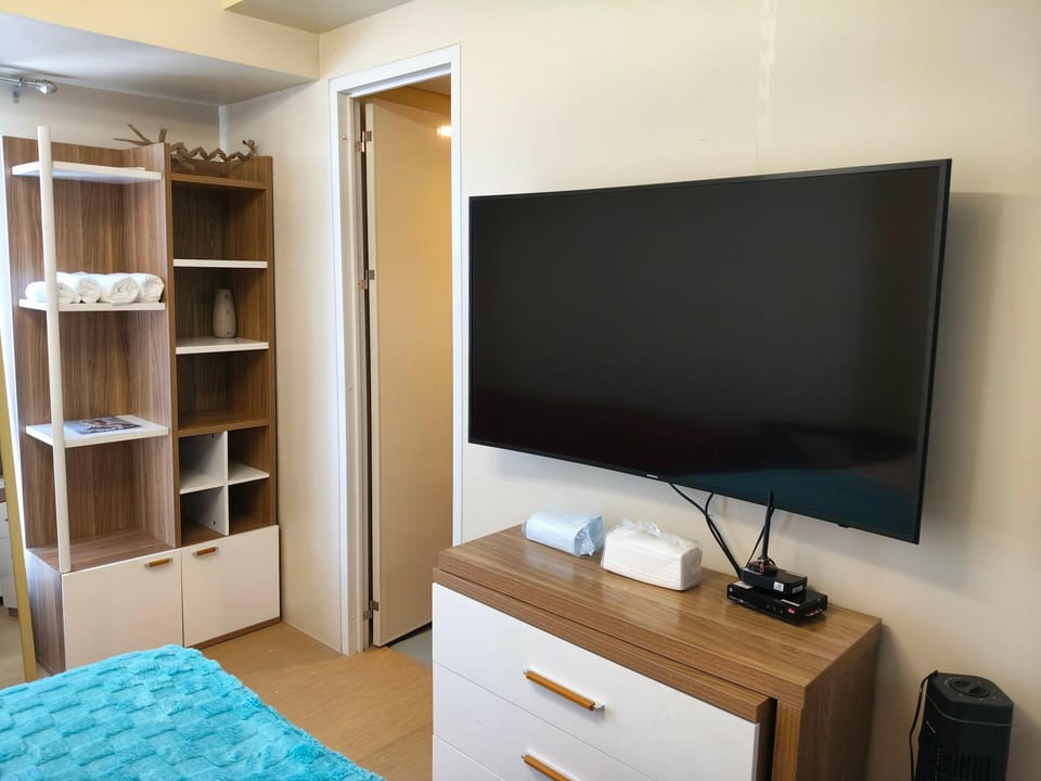 Shared lounge/TV area
