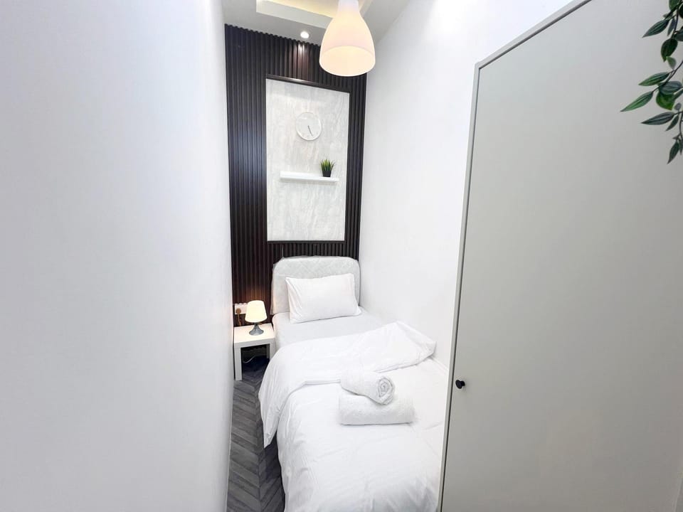 The Junction Partition Room in Barsha Heights Capsule hotel in Dubai