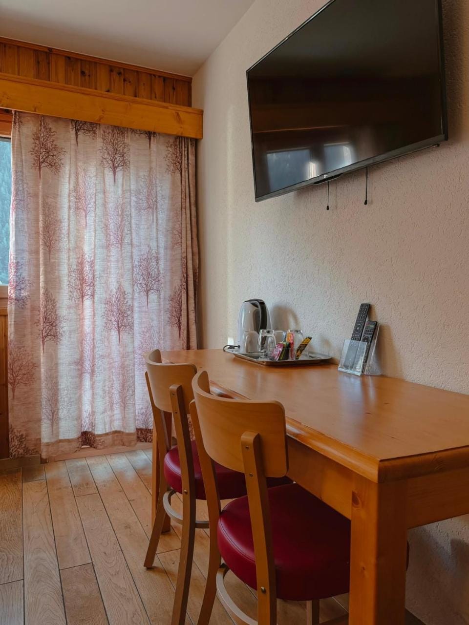 Le Refuge Hotel Restaurant Hotel in Canton of Valais