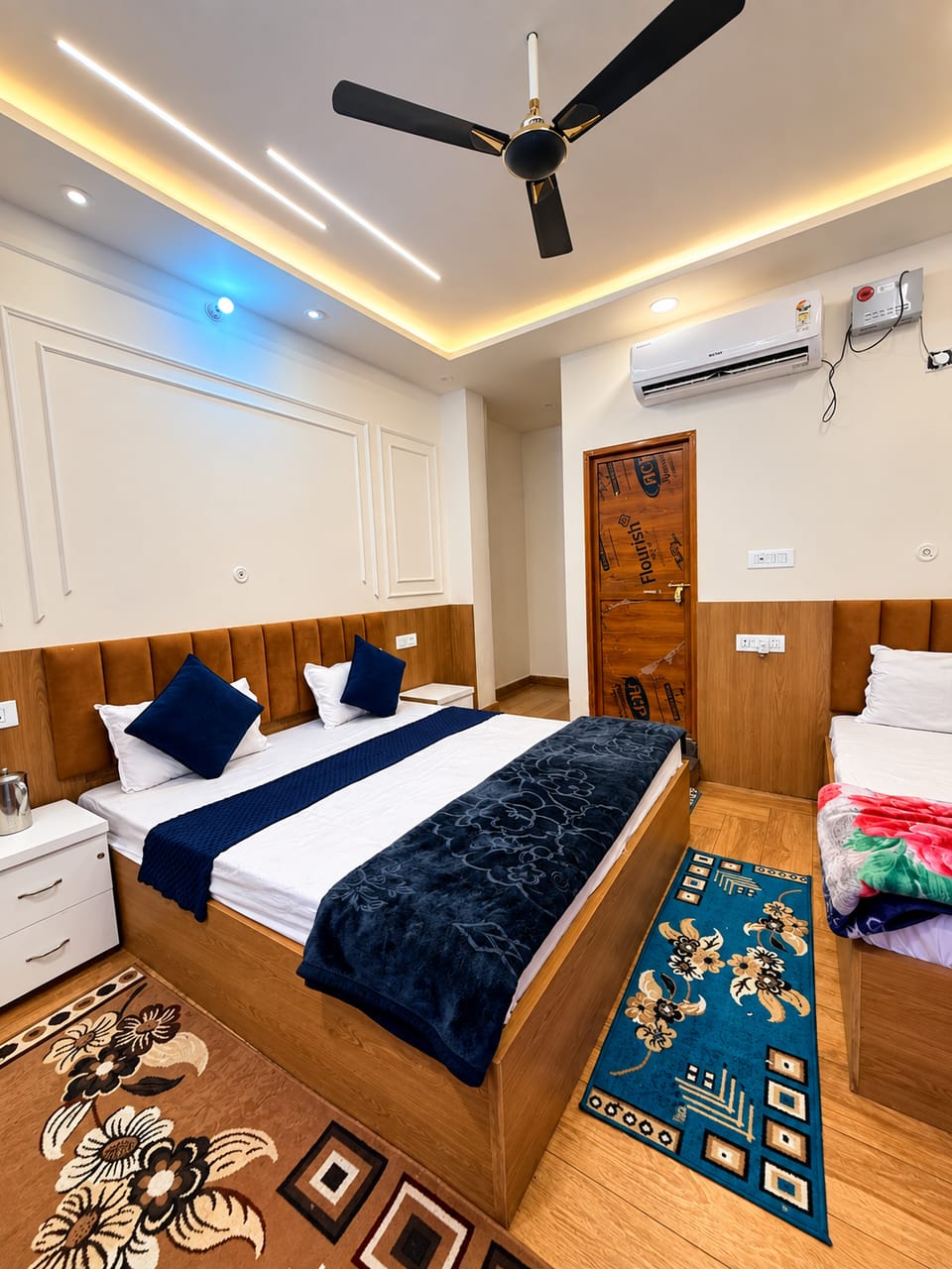 Diamond palace  Hotel in Uttar Pradesh