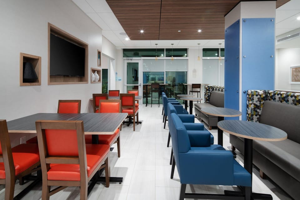 Holiday Inn Express and Suites Murrieta By IHG Hotel in Murrieta