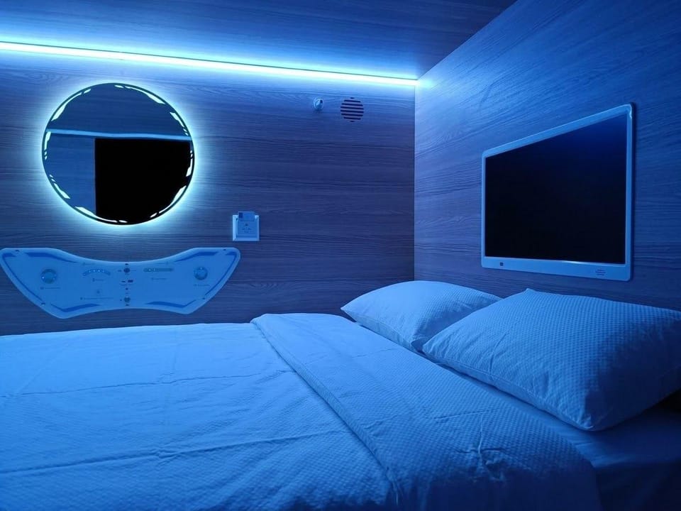 Capsule Hotel Happy lounge Batumi Hostel in Batumi