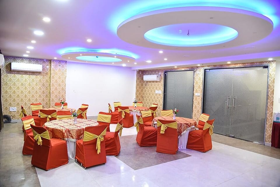 Capital O 48550 Hotel Down Town Hotel in India