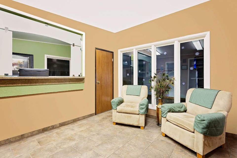 Super 8 by Wyndham Cut Bank Hotel in Idaho