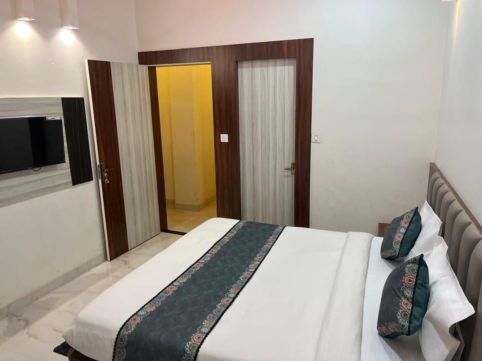 Shri KL GRAND Hotel in Varanasi
