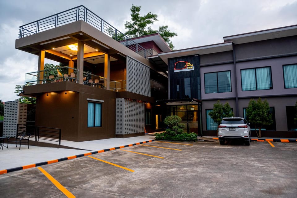 Tobedzz hotel Hotel in Ranong, Khao Niwet, Mueang Ranong District, Ranong 85000, Thailand