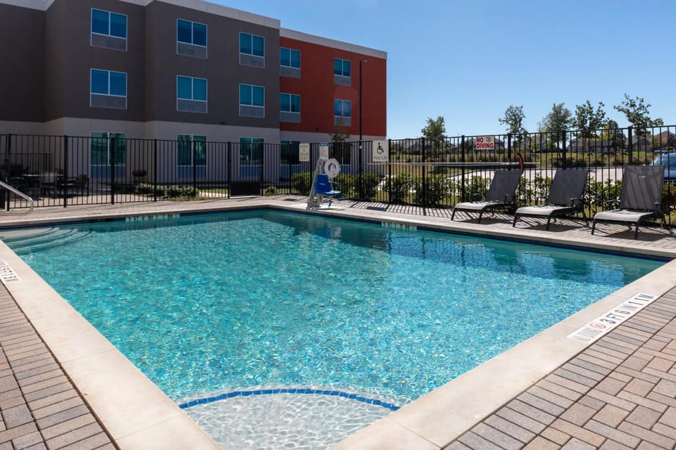 Holiday Inn Express And Suites Leander By IHG Hotel in Leander