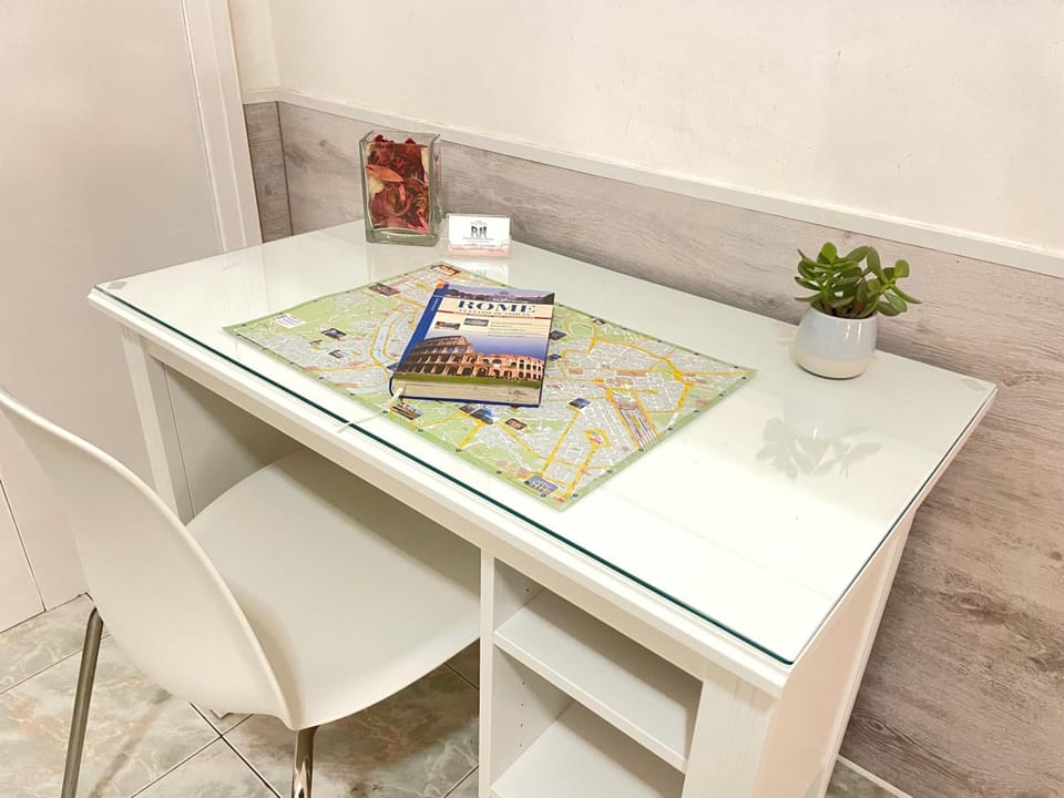 Roman Holidays Rooms Otranto Apartment hotel in Rome