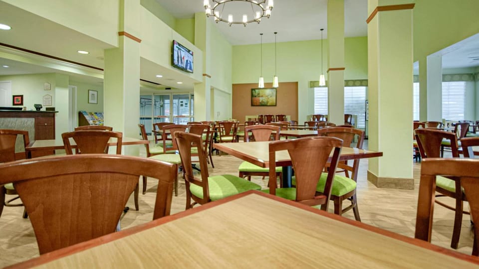 Galleria Palms Orlando - Free Theme Park Shuttles Hotel in Bay Lake