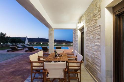 Dimokritos Villas IV, V, & VI, a homestay experience, By ThinkVilla Hotel in Crete