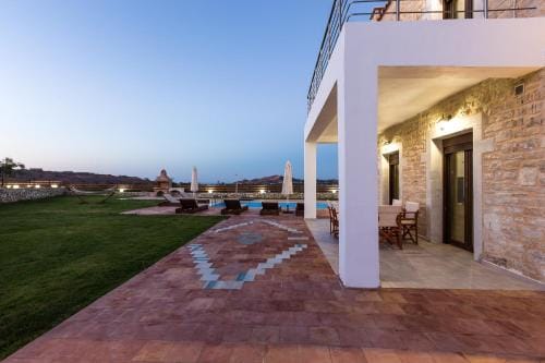 Dimokritos Villas IV, V, & VI, a homestay experience, By ThinkVilla Hotel in Crete