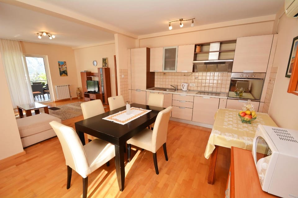 Apartments Soso Hotel in Kotor Municipality