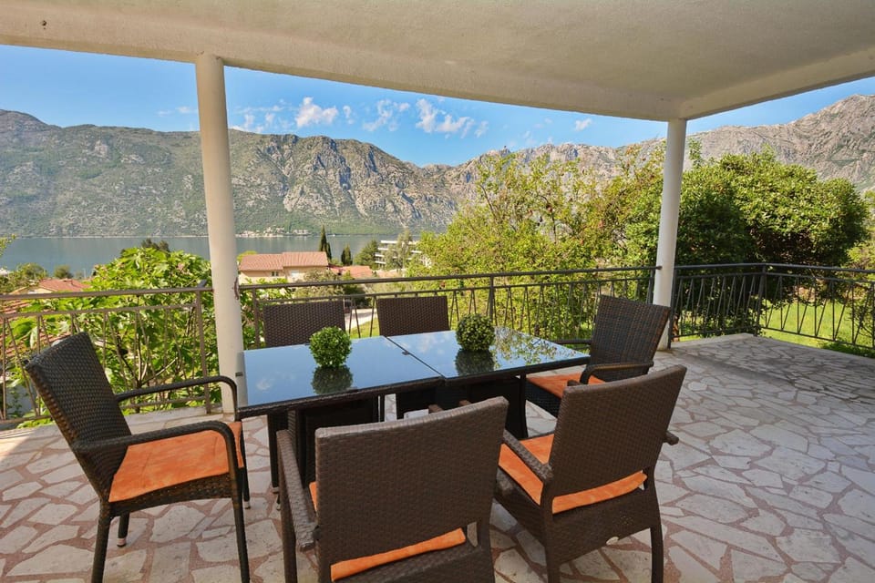 Apartments Soso Hotel in Kotor Municipality