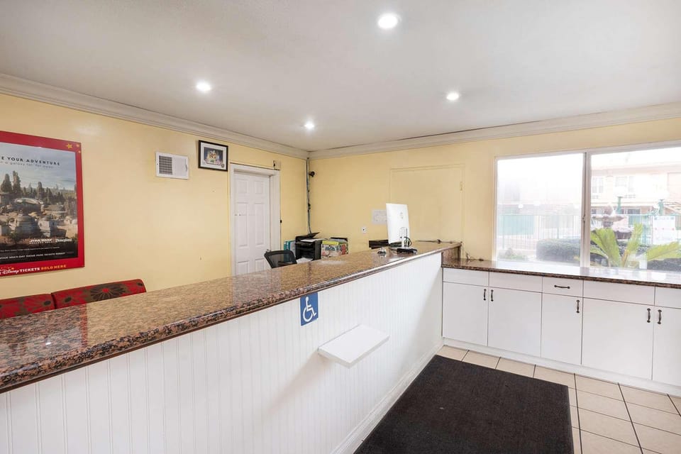 Americas Best Value Inn & Suites Anaheim Convention Center Hotel in Garden Grove
