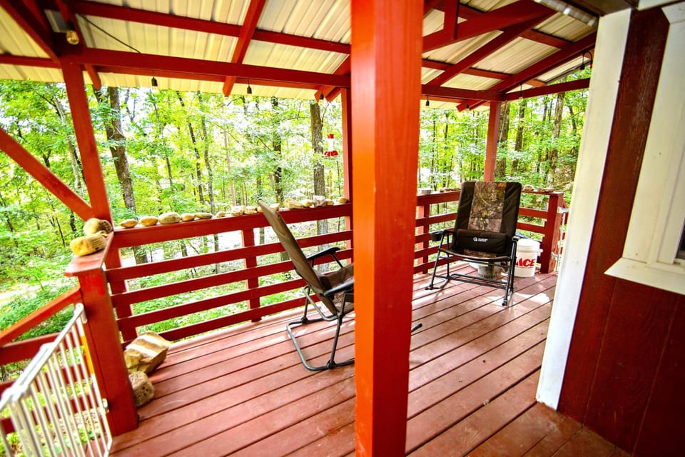 The Americana - Parker Creek Bend Cabins Lodge in Pike County