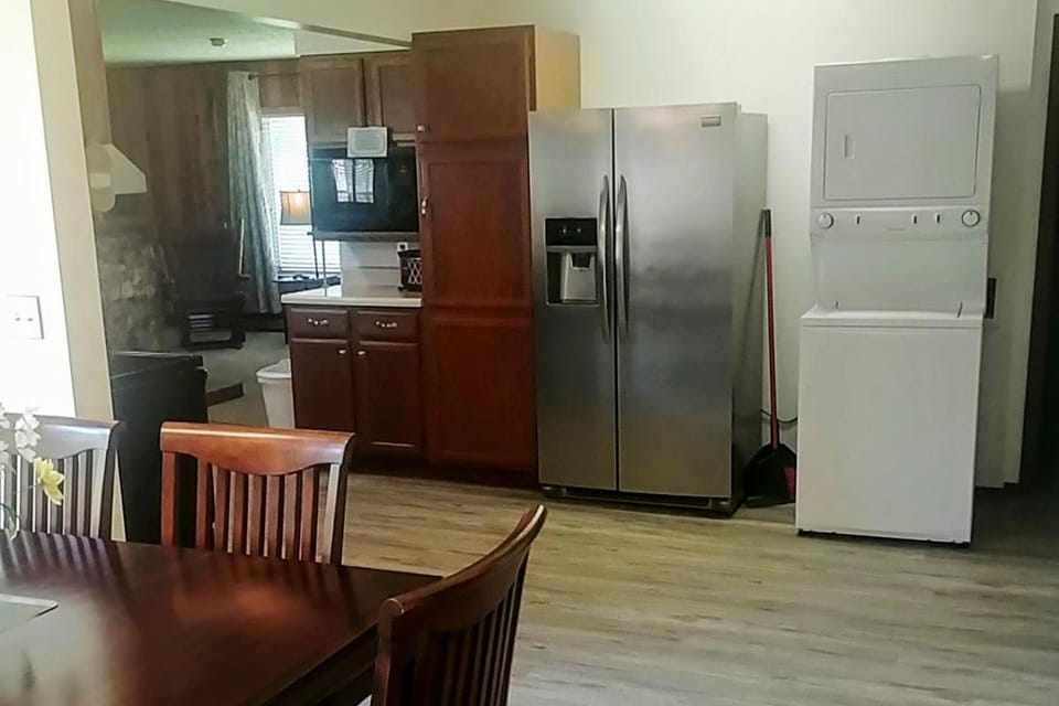 Freedom Ridge Cabins Lodge in West Pennington