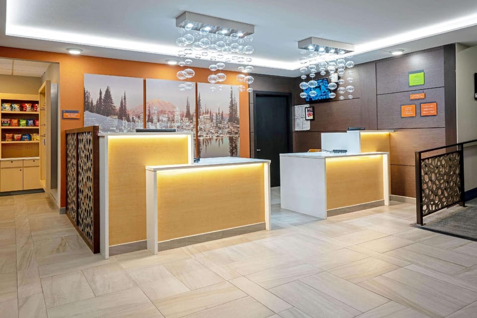 La Quinta Inn & Suites by Wyndham Seattle Federal Way Hotel in Federal Way