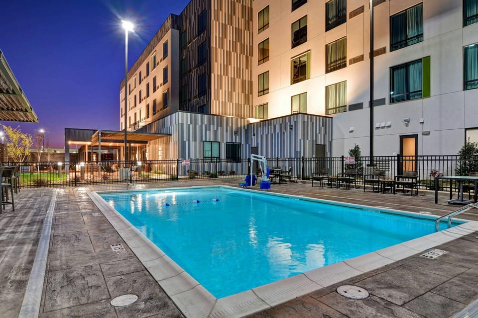 Swimming pool