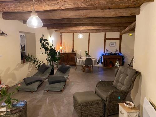 Suite romantique dans centre de bien-etre Au chant de l'eau Hotel in Auvergne-Rhône-Alpes