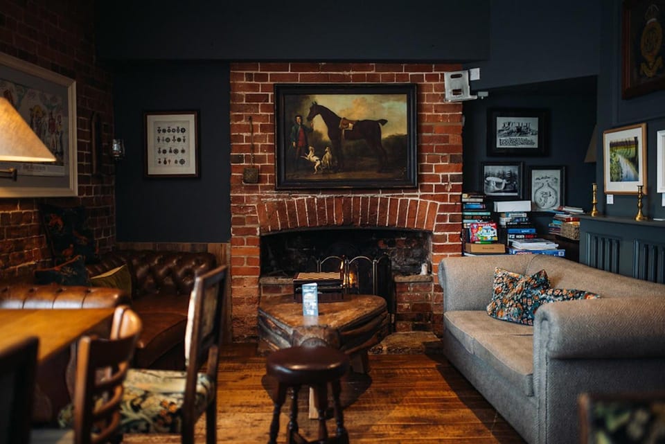The Rose & Crown, Ashbury Hotel in England