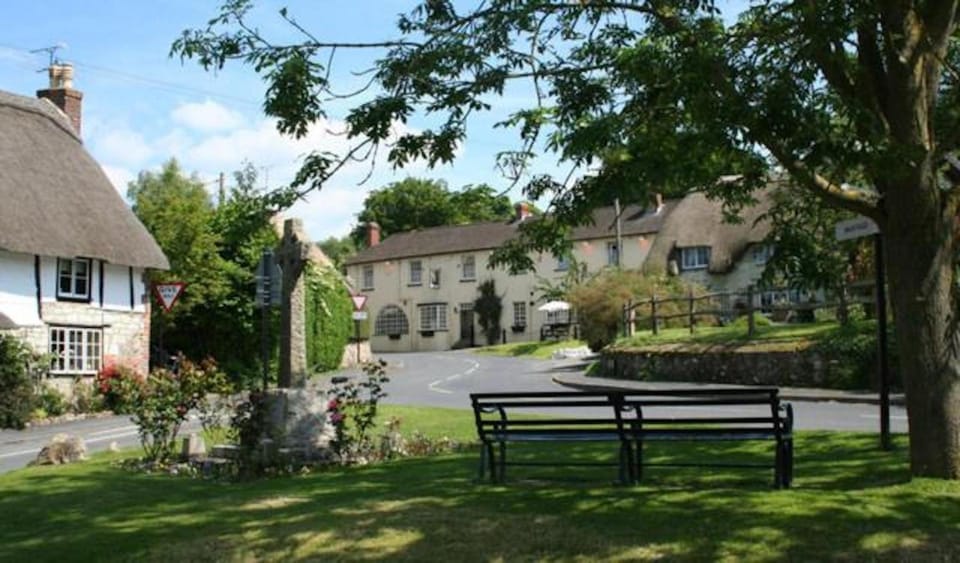 The Rose & Crown, Ashbury Hotel in England