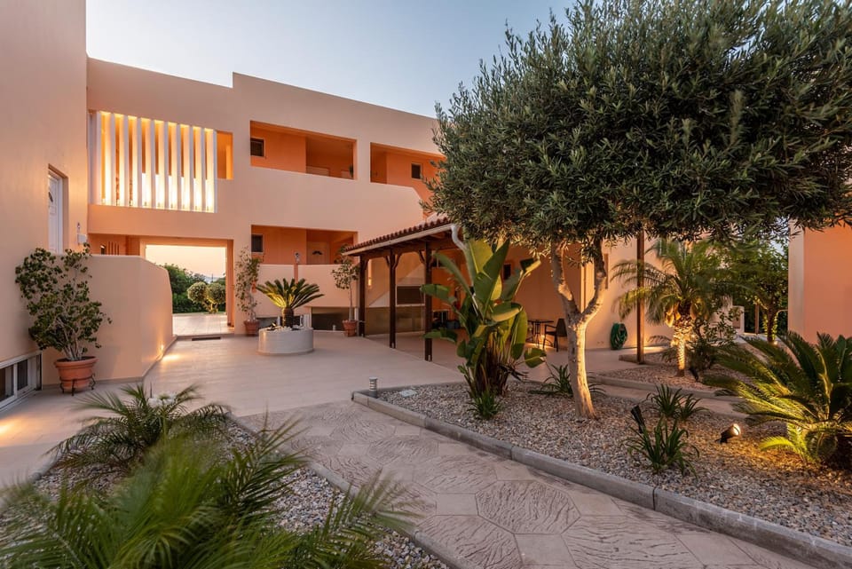 Cirillo Family Hotel-Christinas Studios Hotel in Mastihari