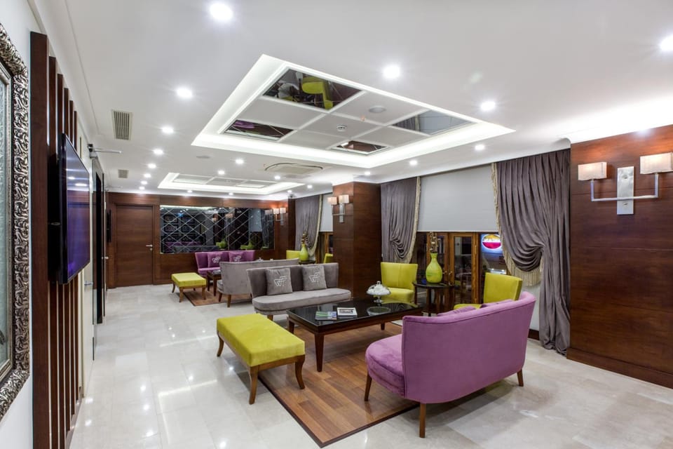 Shared lounge/TV area