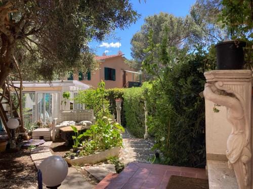 Oasi del cuore - graziose camere con vista mare a 7 min dal mare di Castiglioncello Hotel in Tuscany