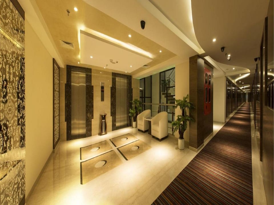 Shared lounge/TV area