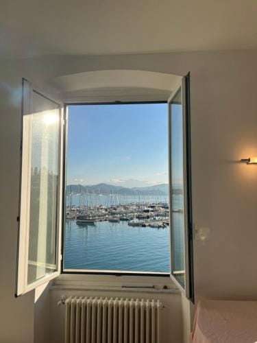 About Italy Holiday Rooms and Apartments Hotel in La Spezia